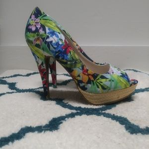 Apt 9 floral heels size 9